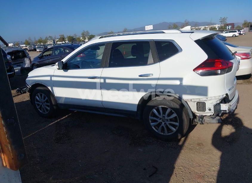 Photo 15 of 2019 Nissan Rogue SV (VIN KNMAT2MT2KP537037)