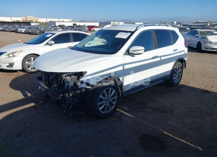 Photo 2 of 2019 Nissan Rogue SV (VIN KNMAT2MT2KP537037)