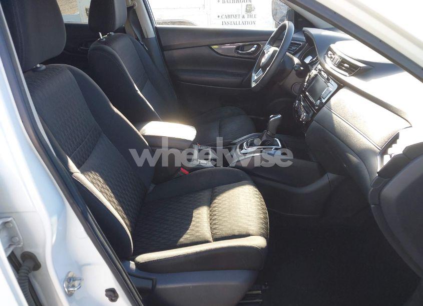 Photo 5 of 2019 Nissan Rogue SV (VIN KNMAT2MT2KP537037)