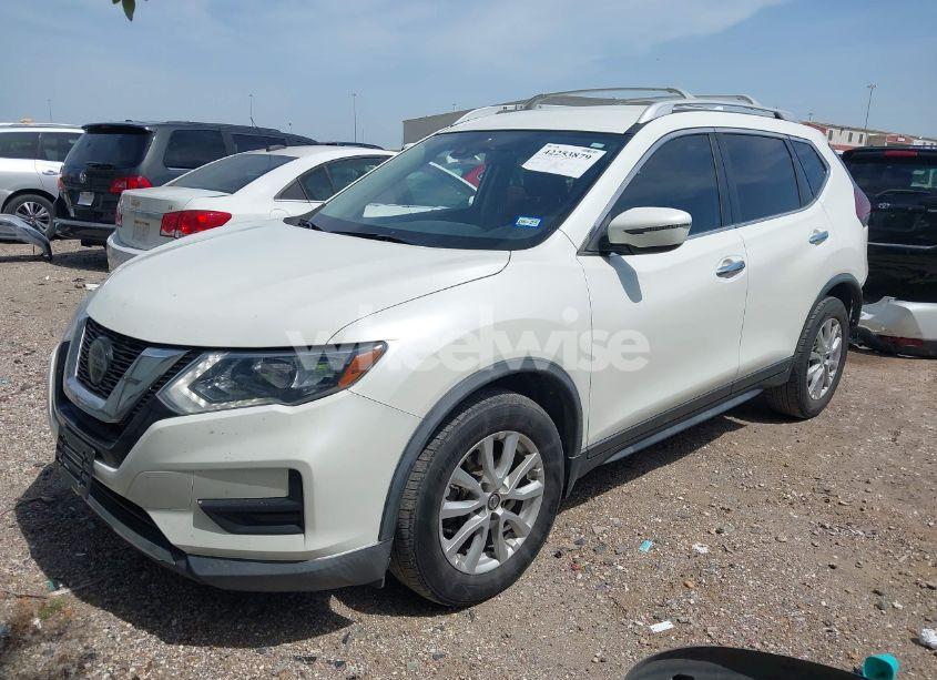 Photo 2 of 2019 Nissan Rogue SV (VIN KNMAT2MT2KP543145)