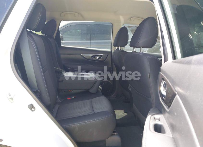 Photo 8 of 2019 Nissan Rogue SV (VIN KNMAT2MT2KP543145)