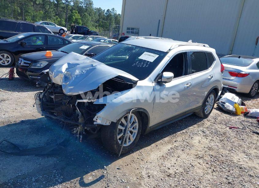 Photo 2 of 2019 Nissan Rogue SV (VIN KNMAT2MT2KP555960)