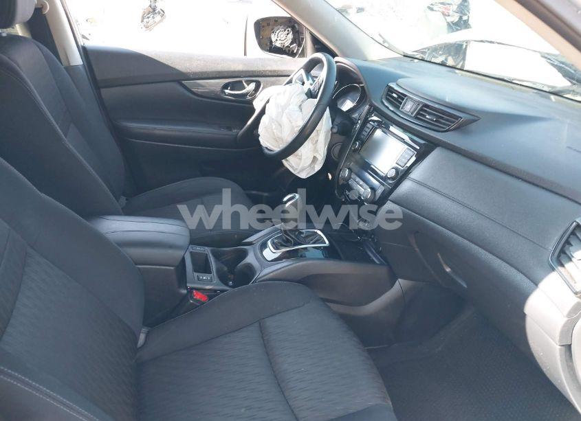 Photo 5 of 2019 Nissan Rogue SV (VIN KNMAT2MT2KP555960)