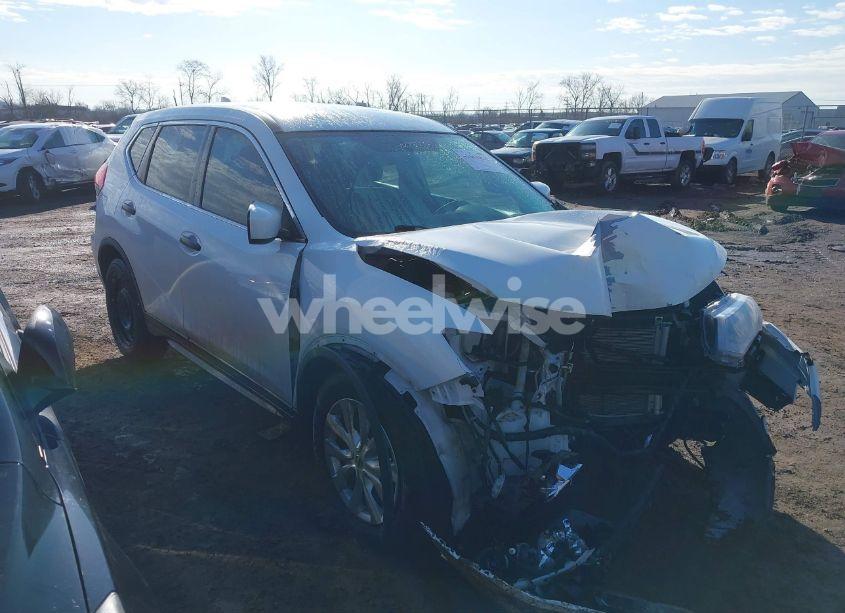 2017 Nissan Rogue S (VIN KNMAT2MT3HP560173) main photo