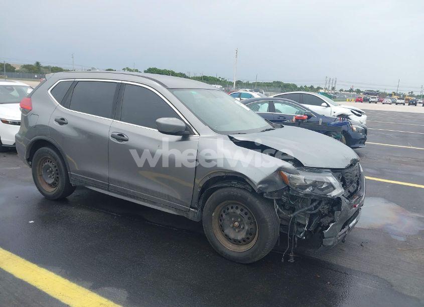 2017 Nissan Rogue S (VIN KNMAT2MT3HP575742) main photo