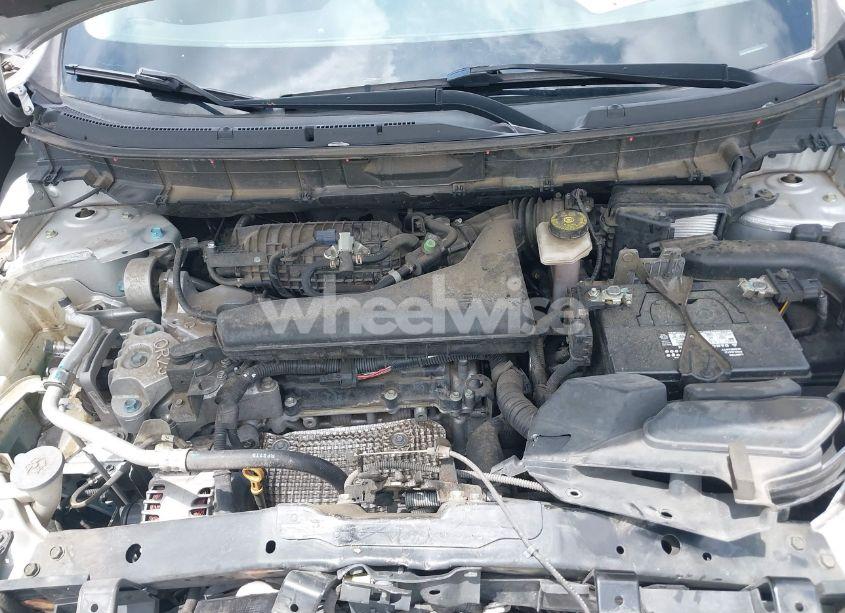 Photo 10 of 2018 Nissan Rogue SV (VIN KNMAT2MT3JP505924)