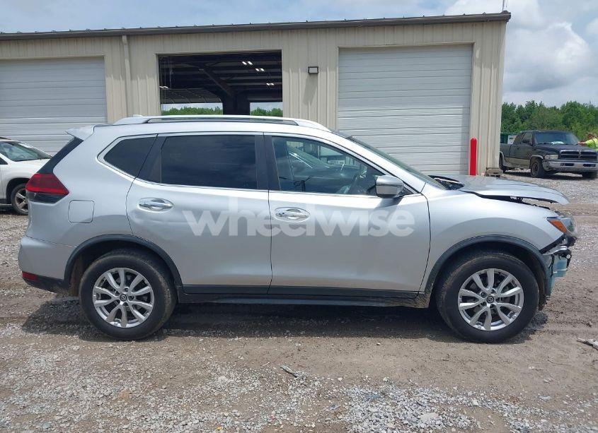 Photo 14 of 2018 Nissan Rogue SV (VIN KNMAT2MT3JP505924)