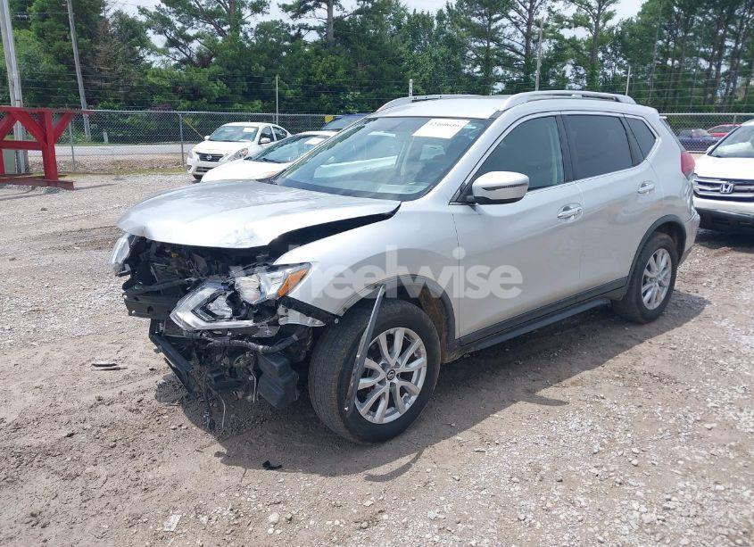 Photo 2 of 2018 Nissan Rogue SV (VIN KNMAT2MT3JP505924)