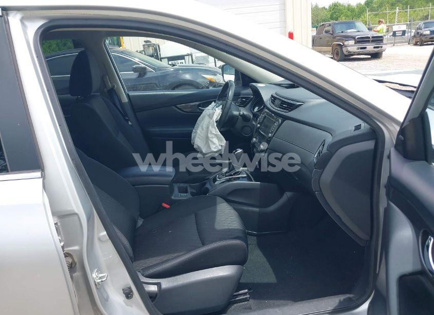 Photo 5 of 2018 Nissan Rogue SV (VIN KNMAT2MT3JP505924)