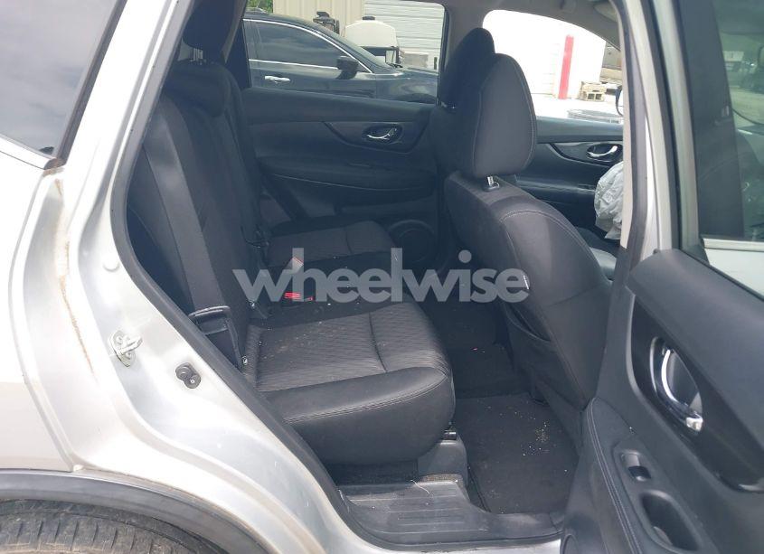 Photo 8 of 2018 Nissan Rogue SV (VIN KNMAT2MT3JP505924)