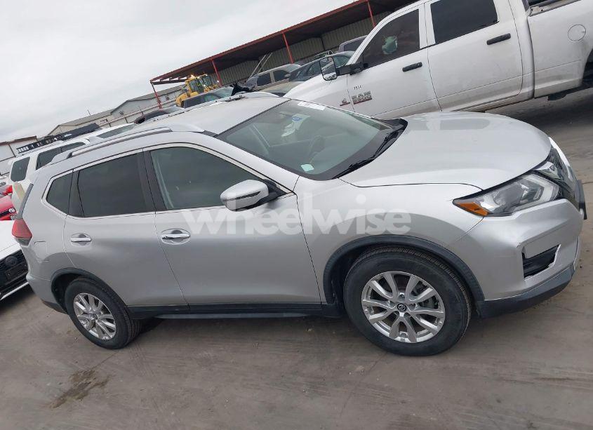 Photo 13 of 2018 Nissan Rogue SV (VIN KNMAT2MT3JP584091)