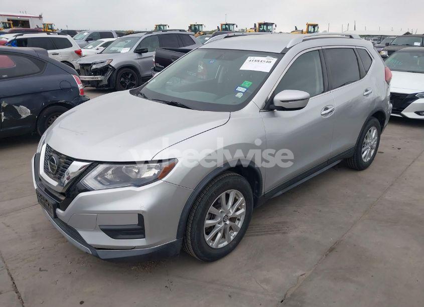 Photo 2 of 2018 Nissan Rogue SV (VIN KNMAT2MT3JP584091)