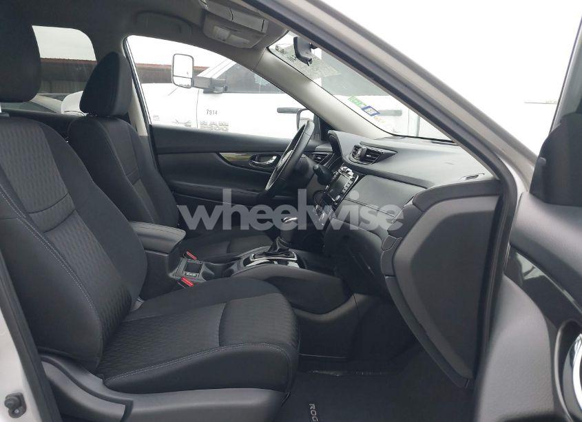 Photo 5 of 2018 Nissan Rogue SV (VIN KNMAT2MT3JP584091)