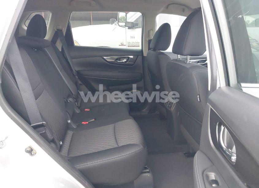 Photo 8 of 2018 Nissan Rogue SV (VIN KNMAT2MT3JP584091)