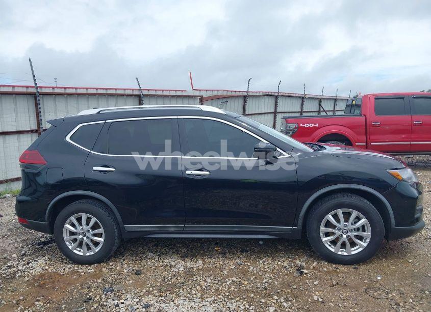 Photo 13 of 2018 Nissan Rogue SV (VIN KNMAT2MT3JP587329)