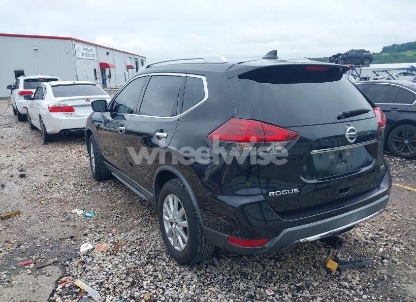 Photo 3 of 2018 Nissan Rogue SV (VIN KNMAT2MT3JP587329)