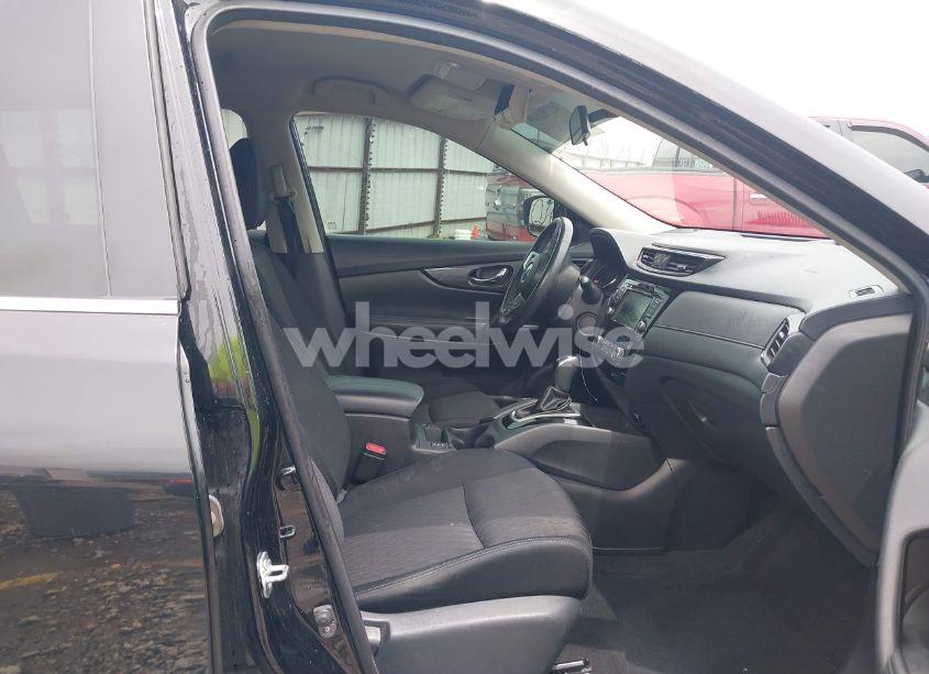 Photo 5 of 2018 Nissan Rogue SV (VIN KNMAT2MT3JP587329)