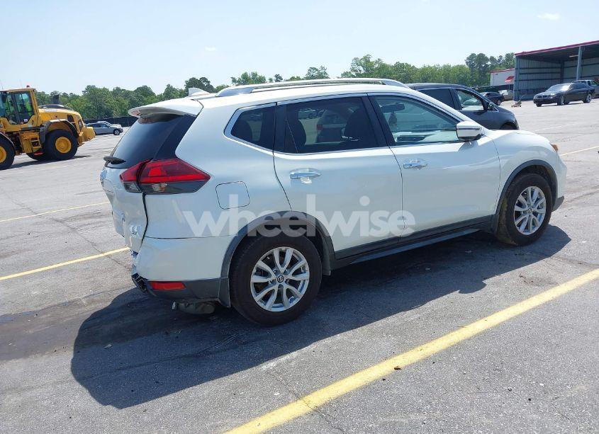 Photo 4 of 2018 Nissan Rogue SV (VIN KNMAT2MT3JP598427)