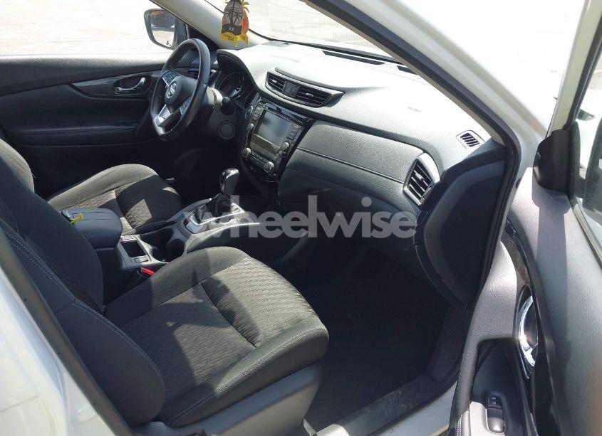 Photo 5 of 2018 Nissan Rogue SV (VIN KNMAT2MT3JP598427)