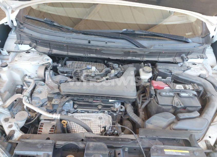 Photo 10 of 2018 Nissan Rogue S (VIN KNMAT2MT3JP620362)