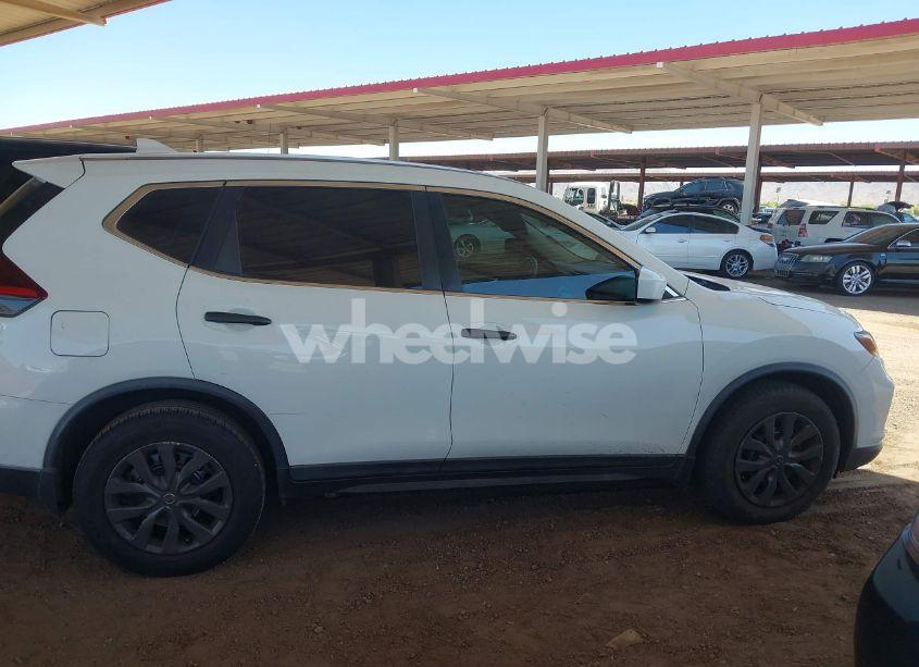 Photo 13 of 2018 Nissan Rogue S (VIN KNMAT2MT3JP620362)