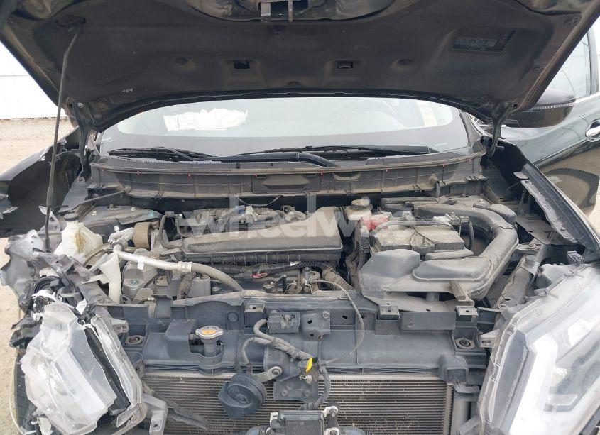 Photo 10 of 2018 Nissan Rogue SV (VIN KNMAT2MT4JP537622)