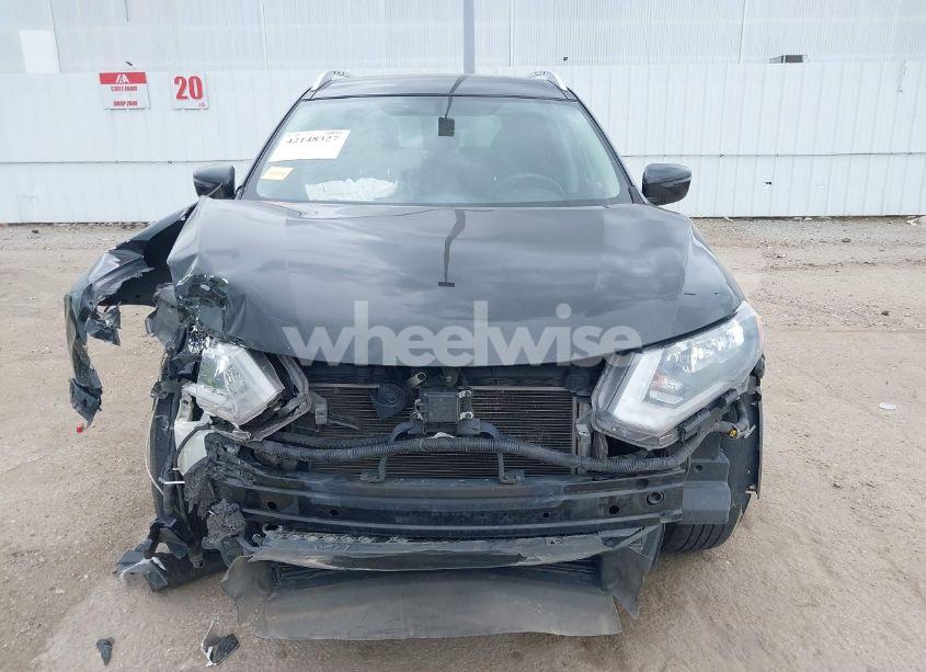 Photo 13 of 2018 Nissan Rogue SV (VIN KNMAT2MT4JP537622)