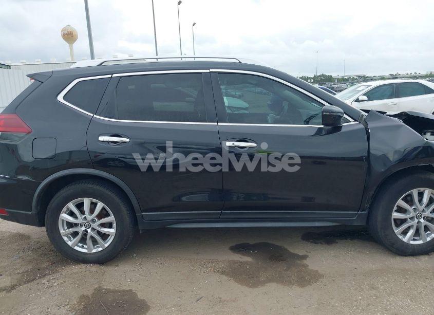 Photo 14 of 2018 Nissan Rogue SV (VIN KNMAT2MT4JP537622)