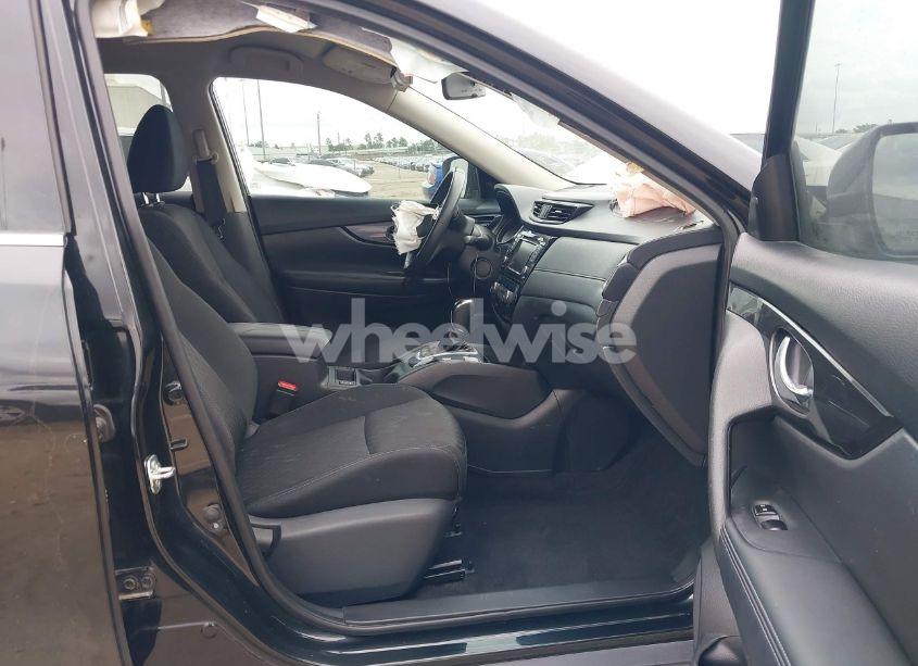 Photo 5 of 2018 Nissan Rogue SV (VIN KNMAT2MT4JP537622)