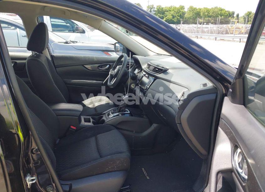 Photo 5 of 2018 Nissan Rogue S (VIN KNMAT2MT4JP549950)