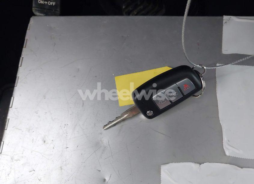 Photo 11 of 2018 Nissan Rogue S (VIN KNMAT2MT4JP568482)