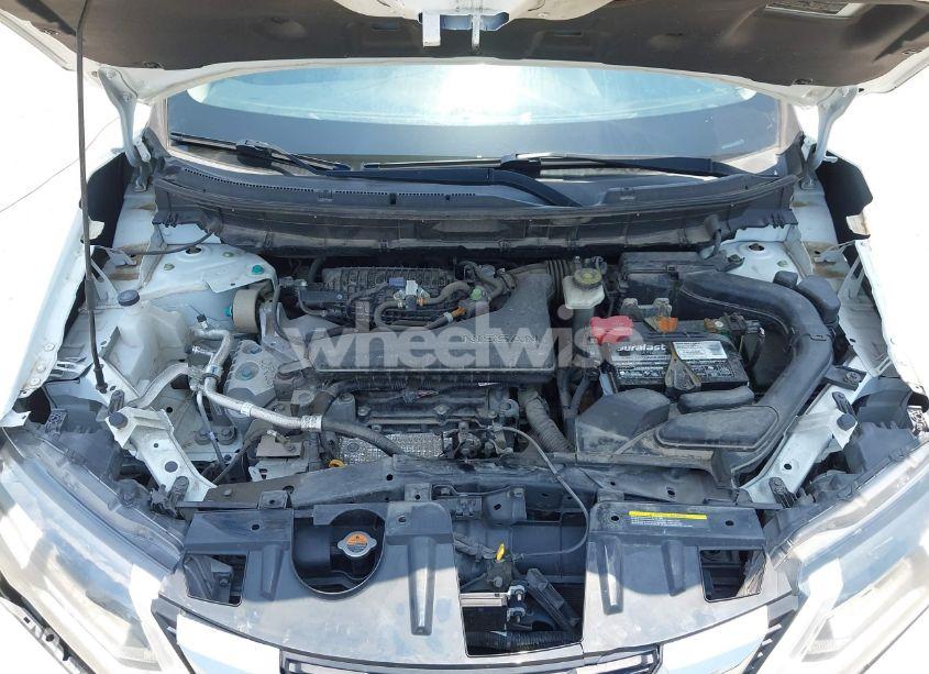 Photo 10 of 2018 Nissan Rogue S (VIN KNMAT2MT4JP596928)