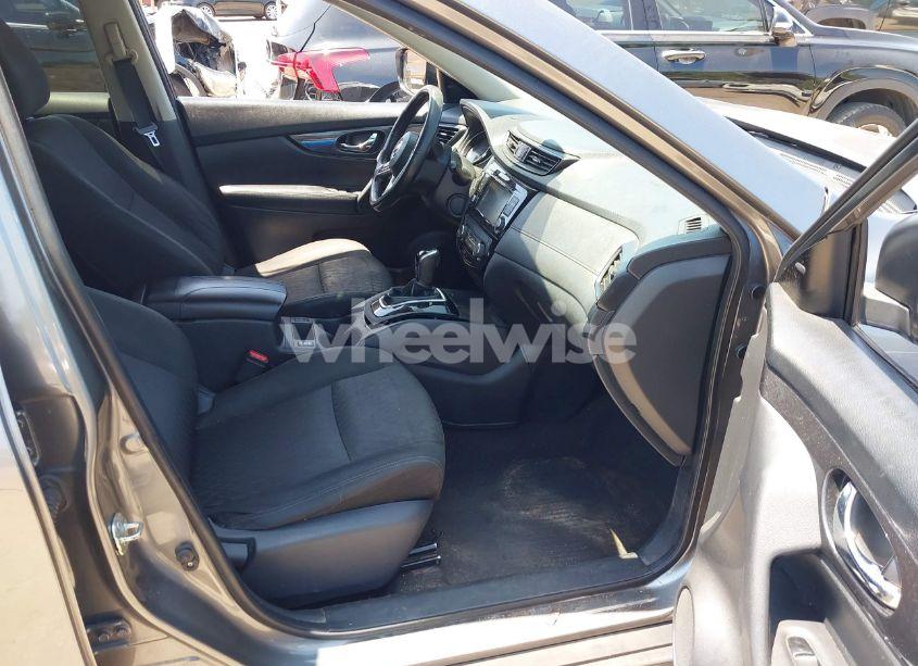 Photo 5 of 2019 Nissan Rogue SV (VIN KNMAT2MT4KP556656)