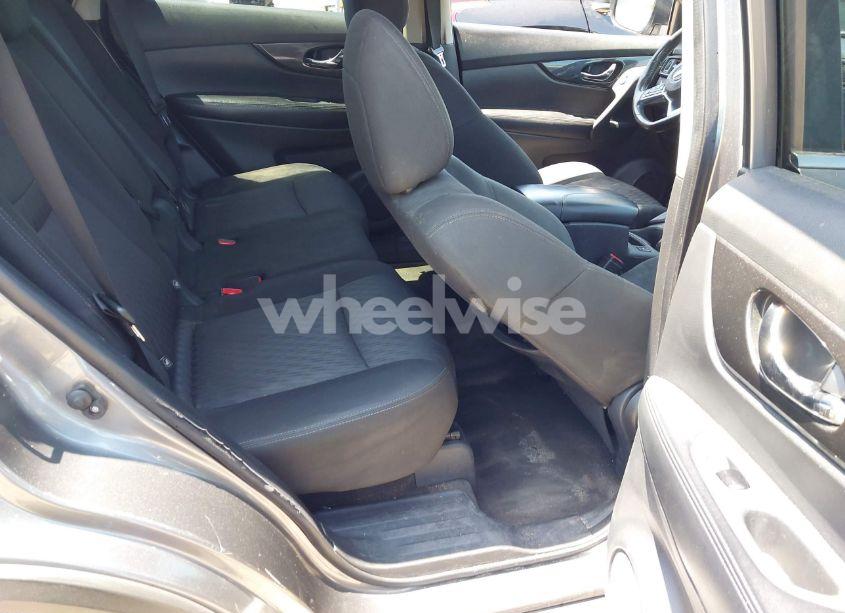 Photo 8 of 2019 Nissan Rogue SV (VIN KNMAT2MT4KP556656)