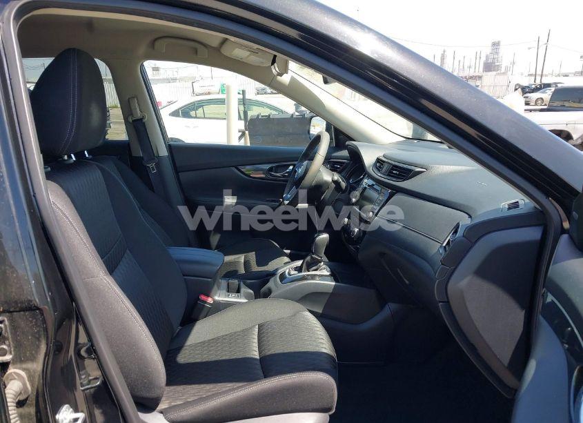 Photo 5 of 2020 Nissan Rogue SV FWD (VIN KNMAT2MT4LP526705)