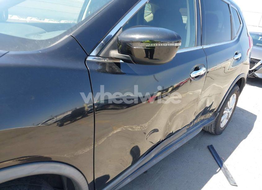 Photo 6 of 2020 Nissan Rogue SV FWD (VIN KNMAT2MT4LP526705)