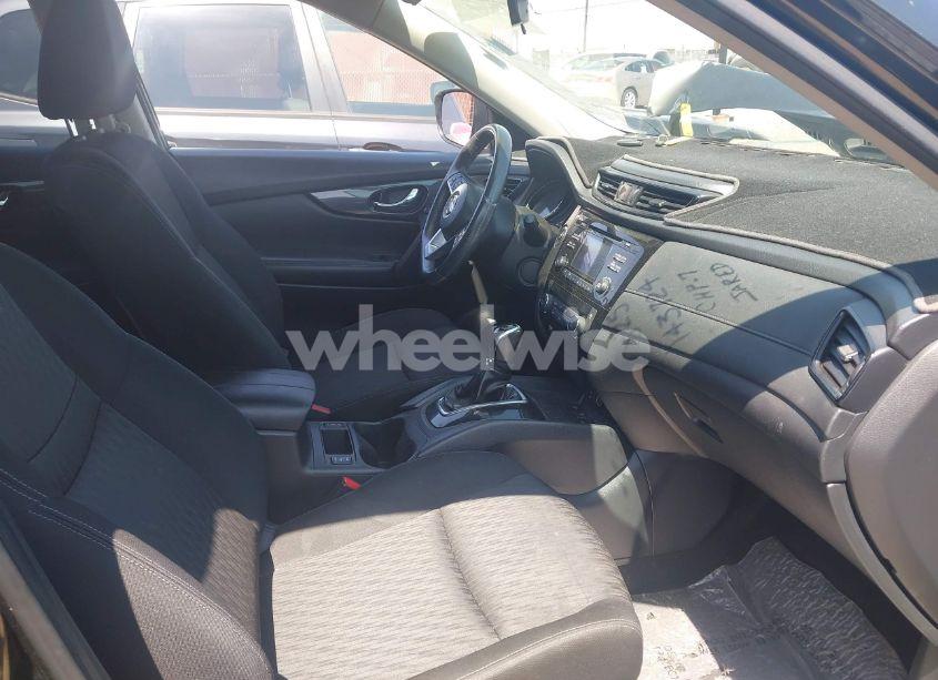 Photo 5 of 2017 Nissan Rogue SV (VIN KNMAT2MT5HP546386)