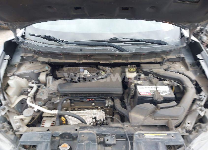 Photo 10 of 2017 Nissan Rogue SV (VIN KNMAT2MT5HP551491)