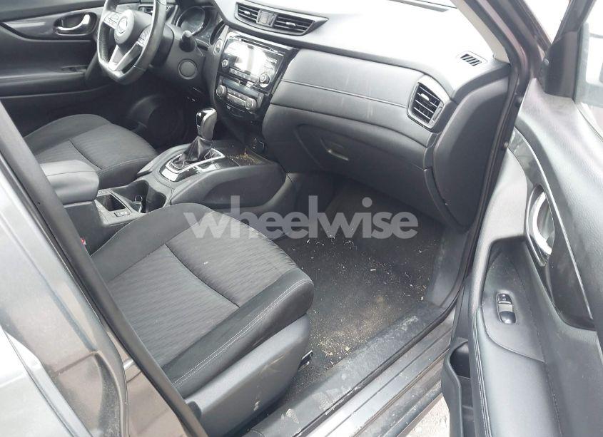 Photo 5 of 2017 Nissan Rogue SV (VIN KNMAT2MT5HP551491)