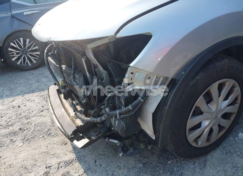 Photo 6 of 2017 Nissan Rogue S (VIN KNMAT2MT5HP579615)