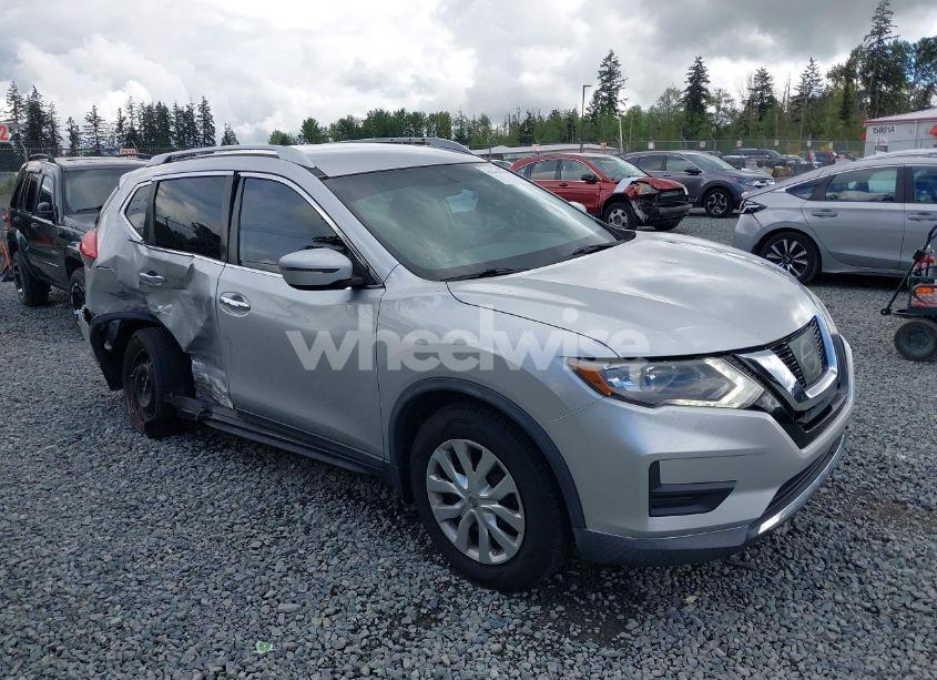 2017 Nissan Rogue S (VIN KNMAT2MT5HP582479) main photo
