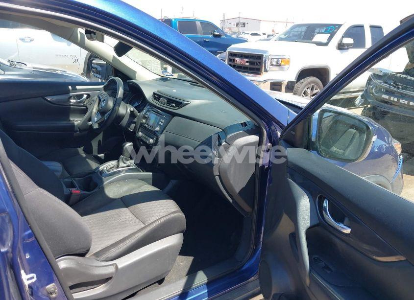 Photo 5 of 2017 Nissan Rogue SV (VIN KNMAT2MT5HP591361)