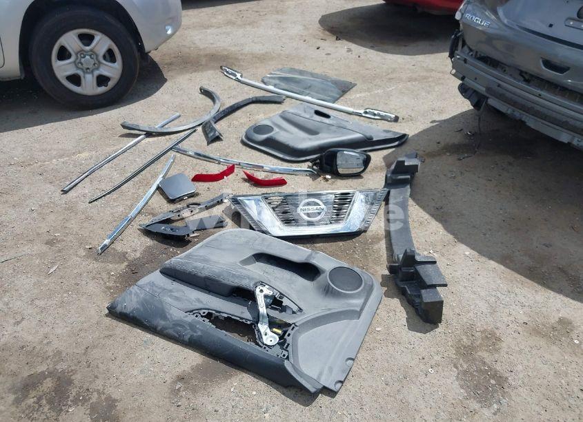 Photo 12 of 2017 Nissan Rogue SV (VIN KNMAT2MT5HP595944)