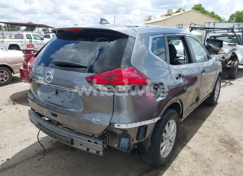 Photo 4 of 2017 Nissan Rogue SV (VIN KNMAT2MT5HP595944)