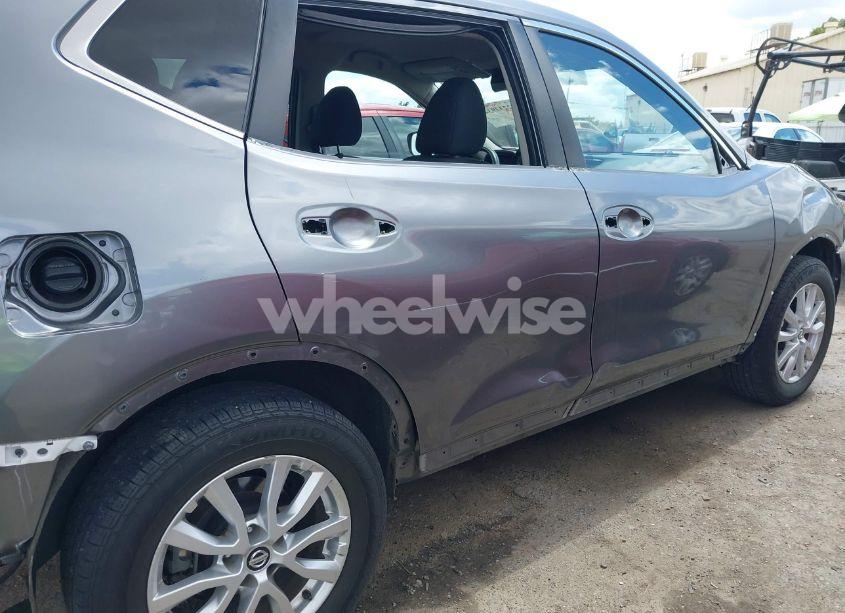 Photo 6 of 2017 Nissan Rogue SV (VIN KNMAT2MT5HP595944)