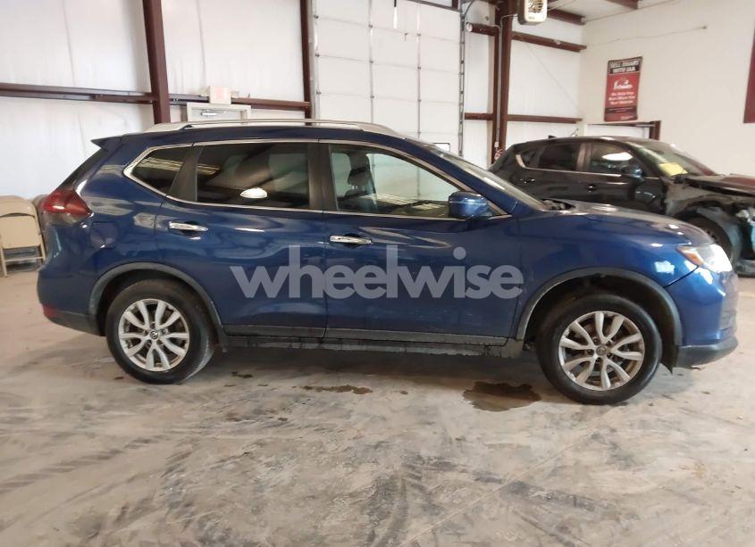 Photo 13 of 2018 Nissan Rogue SV (VIN KNMAT2MT5JP509277)