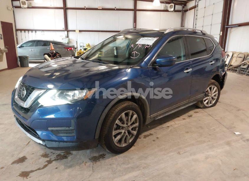 Photo 2 of 2018 Nissan Rogue SV (VIN KNMAT2MT5JP509277)