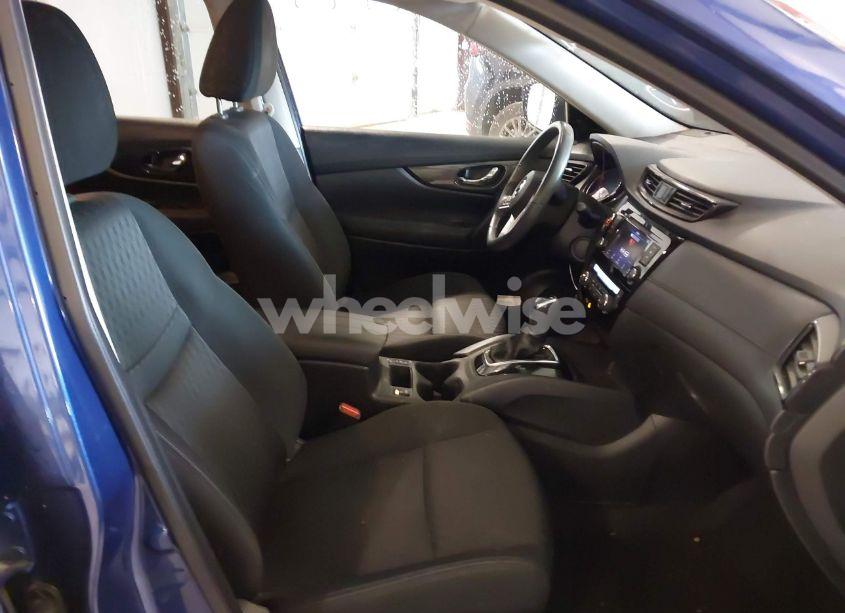 Photo 5 of 2018 Nissan Rogue SV (VIN KNMAT2MT5JP509277)