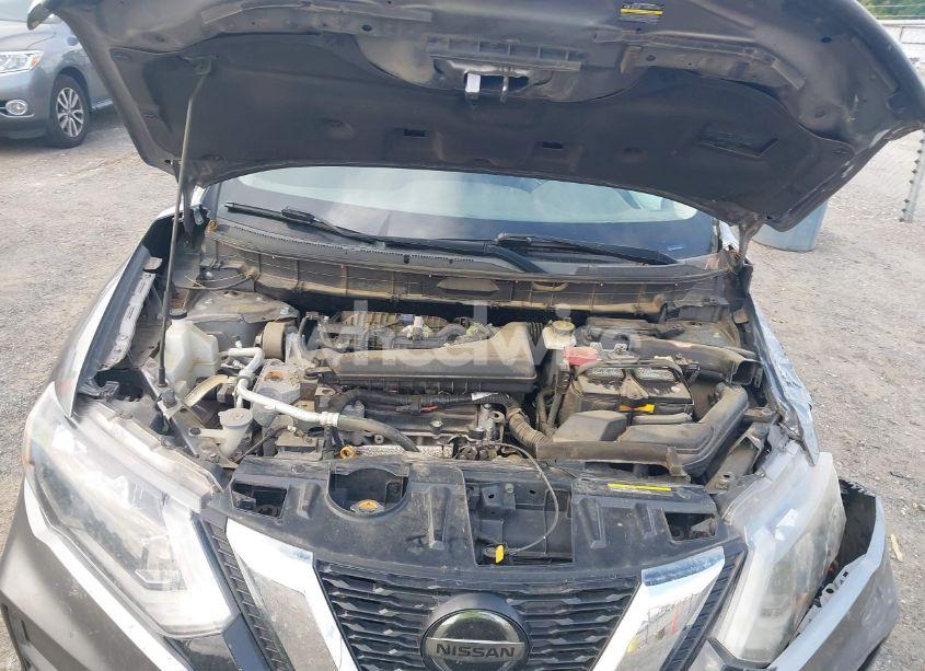 Photo 10 of 2018 Nissan Rogue SV (VIN KNMAT2MT5JP551285)