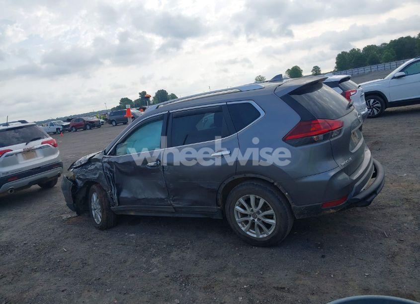 Photo 13 of 2018 Nissan Rogue SV (VIN KNMAT2MT5JP551285)